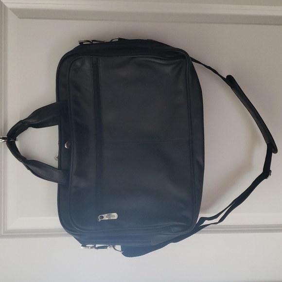 Kenneth Cole Computer Case - Picture 1 of 8